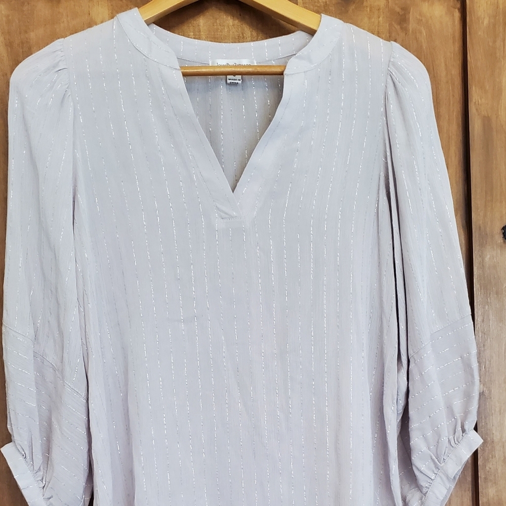 Beautiful ladies blouse. Size Small.